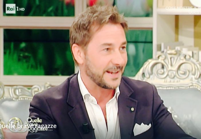 Aliberti Gerbotto con le conduttrici del programma