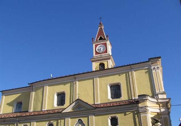 A Narzole Casa Balocco si illumina di Rosa per la campagna contro i tumori