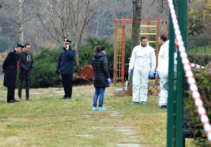 I rilievi degli inquirenti sul luogo del delitto