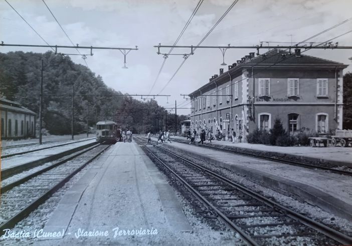 La storia della ferrovia Mondovì-Bastia in un libro di foto e racconti La storia della ferrovia Mondovì-Bastia in un libro di foto e racconti