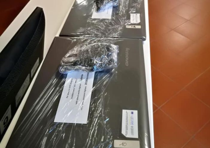 Emergenza Coronavirus: l'alberghiero di Mondovì e Barge consegna 30 pc ai suoi studenti Emergenza Coronavirus: l'alberghiero di Mondovì e Barge consegna 30 pc ai suoi studenti