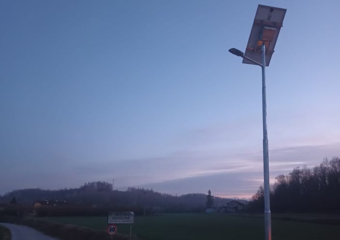 Così si estende l’illuminazione in frazione Sant’Antonino di Salmour: i benefici del nuovo pannello fotovoltaico Così si estende l’illuminazione in frazione Sant’Antonino di Salmour: i benefici del nuovo pannello fotovoltaico