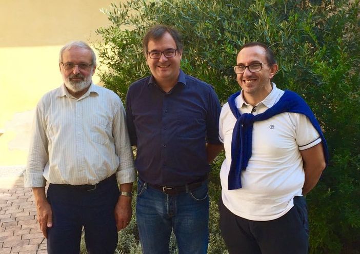 Da sinistra: Alberto Perassi, ex dirigente, Marco Gallo, sindaco, e Davide Antonio Martini, nuovo dirigente