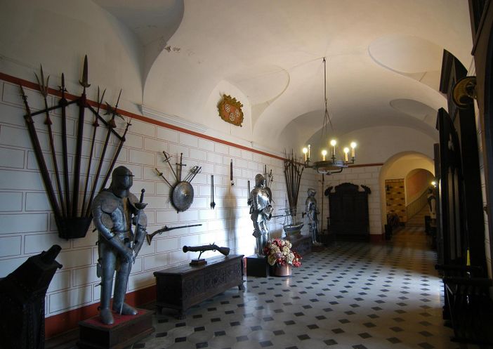 Un intrigante e misterioso tour in pullman “a caccia di leggende” tra le colline di Langa e Roero