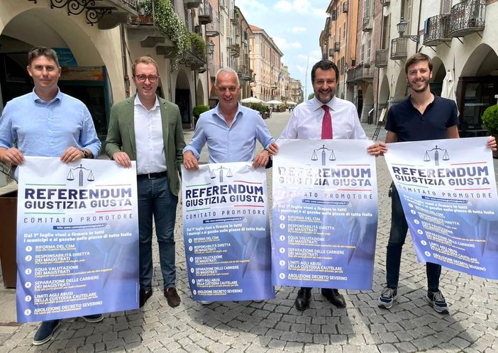 La campagna pro referendum della Lega, presente anche il segretario Salvini La campagna pro referendum della Lega, presente anche il segretario Salvini