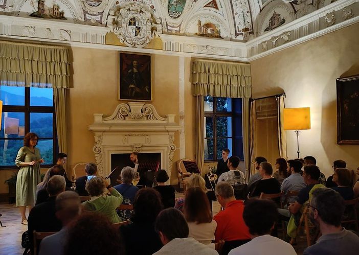 Il concerto nella Sala delle Grottesche del castello della Manta per celebrare il solstizio d'estate