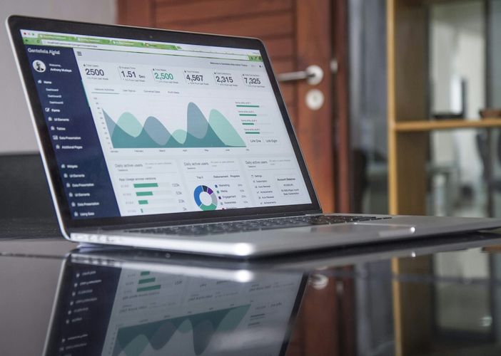 La fine del clic: come cambia davvero il marketing B2B nel 2025 La fine del clic: come cambia davvero il marketing B2B nel 2025