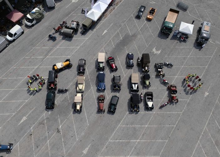 A Mondovì la scritta "Fidas" con le auto d'epoca per sensibilizzare al dono A Mondovì la scritta "Fidas" con le auto d'epoca per sensibilizzare al dono