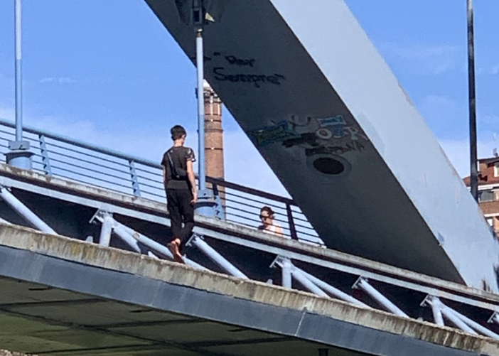 Cuneo, "ragazzini che si mettono in pericolo" sul ponte Vassallo (FOTO)