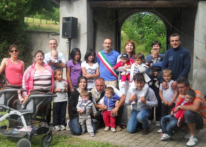 A Rifreddo, con la Festa dell’albero, si sono festeggiati i 14 nati nel 2010
