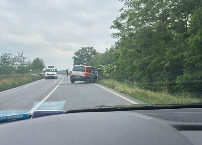 Auto fuori strada tra frazione San Benigno e Tarantasca Auto fuori strada tra frazione San Benigno e Tarantasca