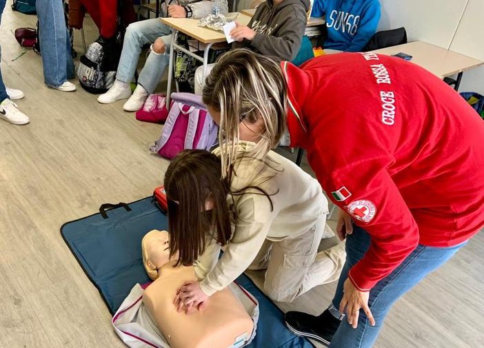 Busca, le tecniche salvavita e la chiamata al 112 insegnate a scuola