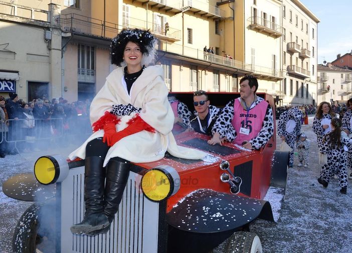 Mondovì: oltre 2mila sfilanti hanno animato il Carlevè fra due ali di folla (FOTO e VIDEO)