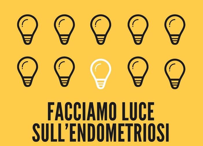 Le torri albesi illuminate di giallo per la Giornata Mondiale dell’endometriosi Le torri albesi illuminate di giallo per la Giornata Mondiale dell’endometriosi