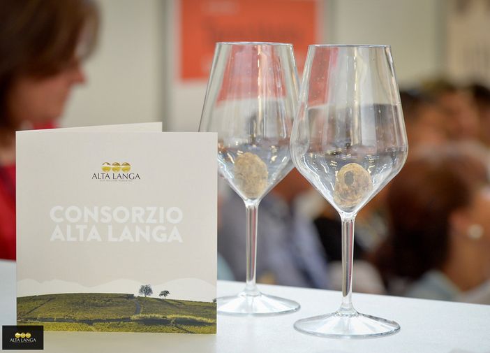 Alta Langa Dogc spumante ufficiale della Fiera del Tartufo Bianco d'Alba