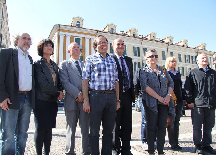 Gigi Garelli con Bersani ed i componenti della sua eventuale Giunta Gigi Garelli con Bersani ed i componenti della sua eventuale Giunta