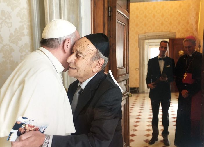 Isacco Levi con papa Francesco Isacco Levi con papa Francesco