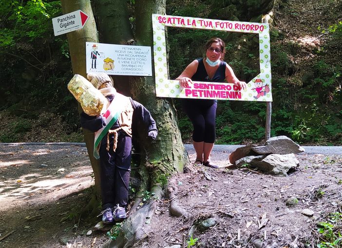 La storia del "sentiero di Petinmenin" piccolo bambino alto solo come un fungo