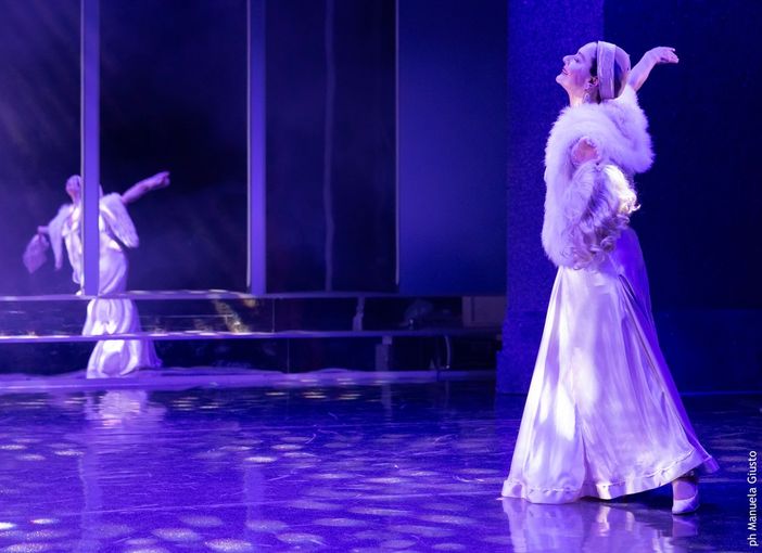 Un momento dello spettacolo Un momento dello spettacolo