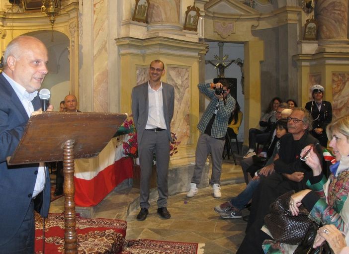 Cavallermaggiore: una bella cerimonia per il conferimento della Cittadinanza onoraria al cantautore Gianmaria Testa Cavallermaggiore: una bella cerimonia per il conferimento della Cittadinanza onoraria al cantautore Gianmaria Testa