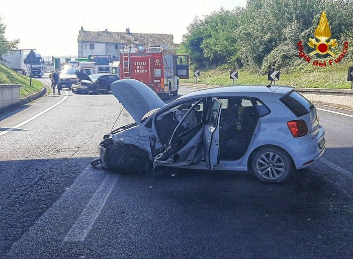 Mondovì, incidente lungo la tangenziale: due auto coinvolte Mondovì, incidente lungo la tangenziale: due auto coinvolte