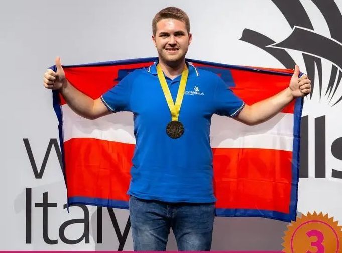 Il meccanico saviglianese Lorenzo Cravero terzo ai campionati nazionali dei mestieri di Bolzano Il meccanico saviglianese Lorenzo Cravero terzo ai campionati nazionali dei mestieri di Bolzano