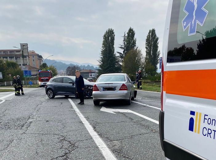 Incidente alle porte di Saluzzo: due auto e sei persone coinvolte