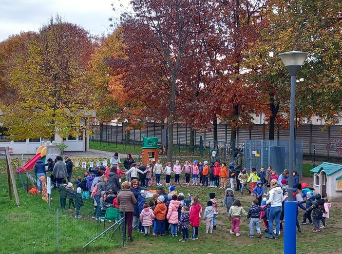 I bambini della Infanzia Alessi e della Primaria Dalla Chiesa insieme per la festa dell'Albero