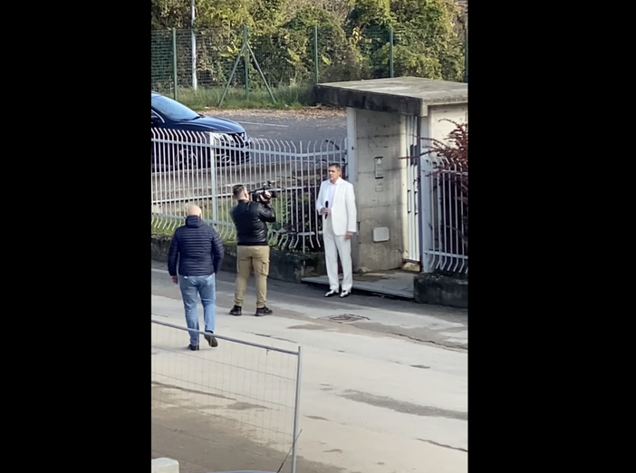 Mondovì, troupe di "Striscia la Notizia" davanti alla caserma della Guardia di Finanza Mondovì, troupe di "Striscia la Notizia" davanti alla caserma della Guardia di Finanza