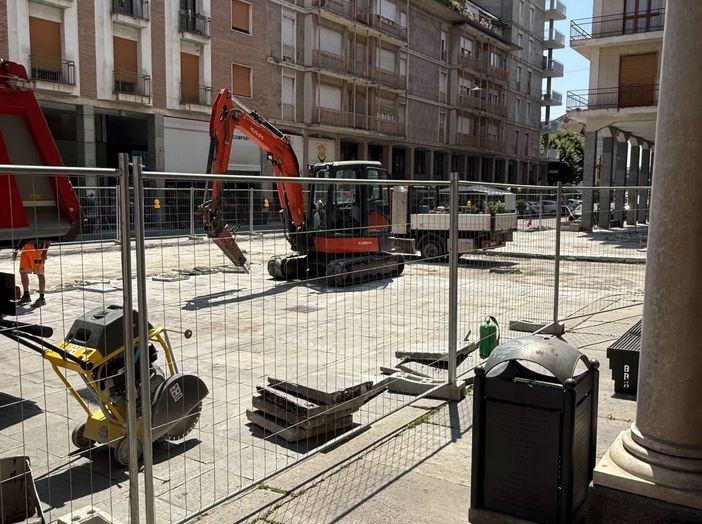 Il cantiere aperto in via Principi di Piemonte a Bra