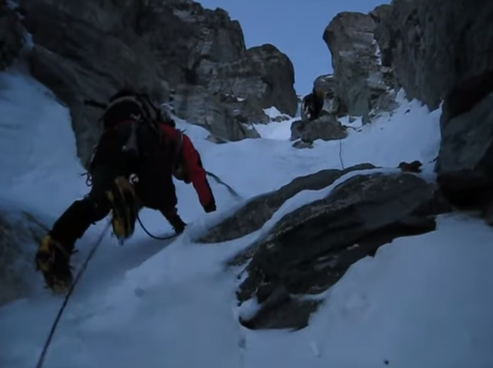 Il frame di un video relativo ad una scalata della parete nord del Monviso, repertorio