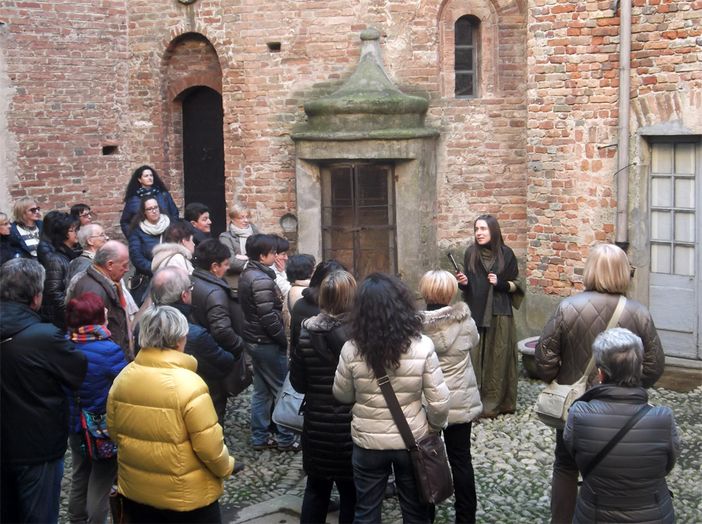 Monticello d'Alba: anche il Castello dei Conti Roero rende omaggio alla "Festa della donna" Monticello d'Alba: anche il Castello dei Conti Roero rende omaggio alla "Festa della donna"