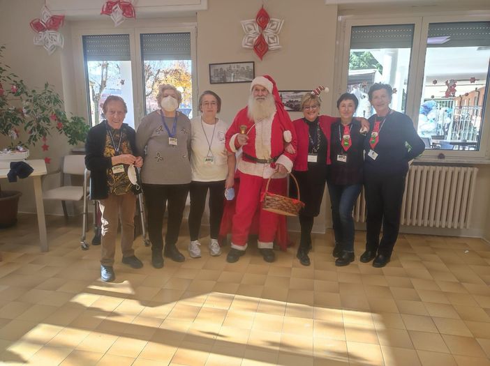 Due giornate di festa per gli auguri natalizi alla casa di riposo di San Michele Mondovì con l'AVO