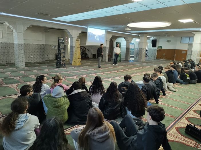 I ragazzi del Bonelli in visita al Centro Islamico I ragazzi del Bonelli in visita al Centro Islamico