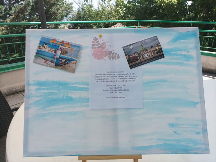 Cartoline da tutto il mondo per far “viaggiare” gli anziani ospiti della residenza I Glicini di Bra