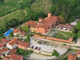 Castello Rosso di Costigliole Saluzzo, replica il legale: "La sera dell'evento l'unica prescrizione vigente era quella della distanza di sicurezza" Castello Rosso di Costigliole Saluzzo, replica il legale: "La sera dell'evento l'unica prescrizione vigente era quella della distanza di sicurezza"