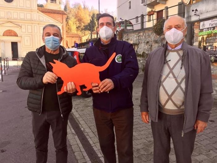 Farigliano ringrazia la sezione ANA di Mondovì con un "gat ross"