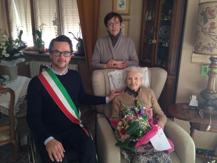 Mondovì: il sindaco Viglione festeggia i 100 anni di Luisa Gallo