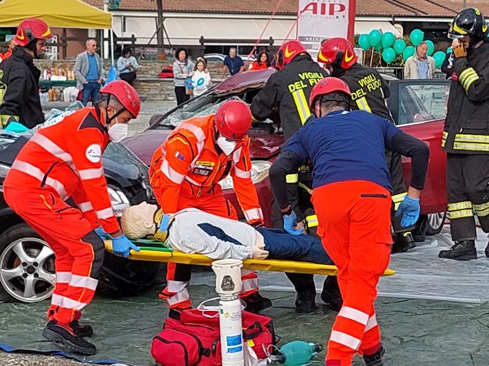 Croce verde Bagnolo: corso volontari e simulazioni di soccorso in piazza Paire Croce verde Bagnolo: corso volontari e simulazioni di soccorso in piazza Paire