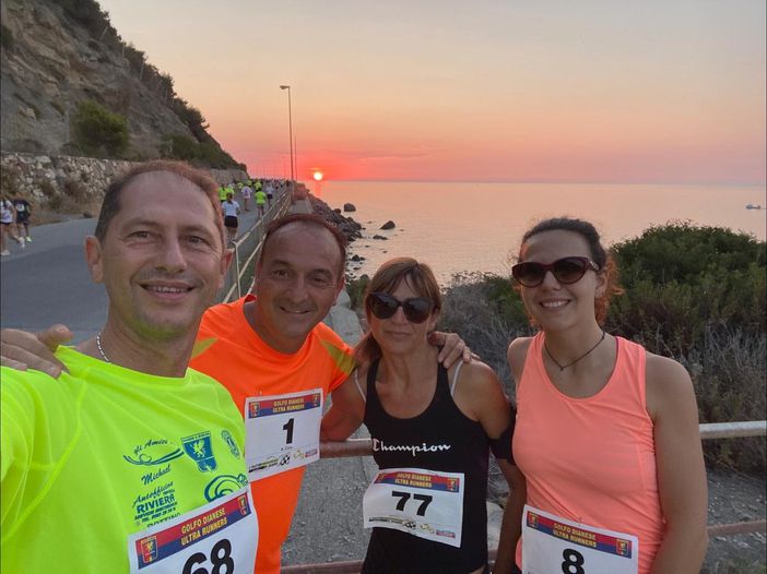 Alberto Cirio per un giorno ha smesso giacca e cravatta per correre la "6 km alle 6" di Diano Marina - Foto dalla pagina del sindaco Cristiano Za Garibaldi Alberto Cirio per un giorno ha smesso giacca e cravatta per correre la "6 km alle 6" di Diano Marina - Foto dalla pagina del sindaco Cristiano Za Garibaldi