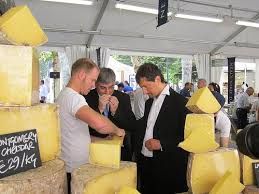 Formaggi a latte crudo senza frontiere, una rete per aiutare i produttori Formaggi a latte crudo senza frontiere, una rete per aiutare i produttori