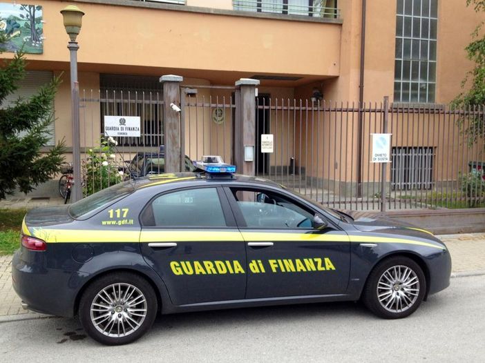 La sacrosanta lotta della Guardia di finanza di Fossano contro chi vende alcolici a minori