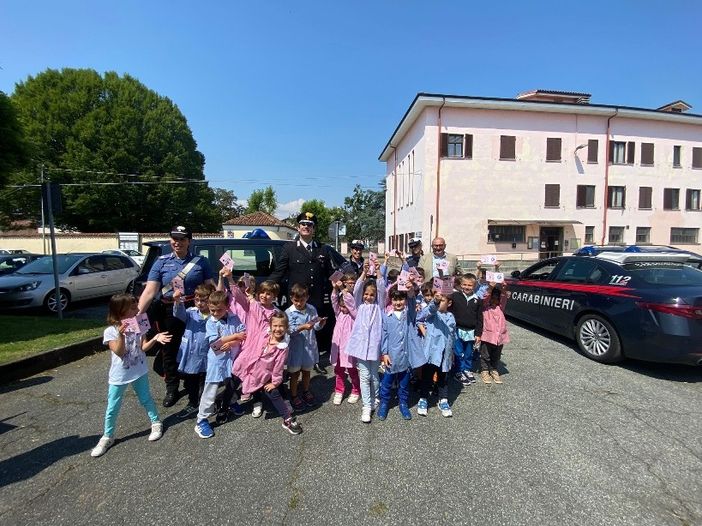 I carabinieri e gli agenti della polizia locale alla scuola dell’infanzia di Moretta I carabinieri e gli agenti della polizia locale alla scuola dell’infanzia di Moretta