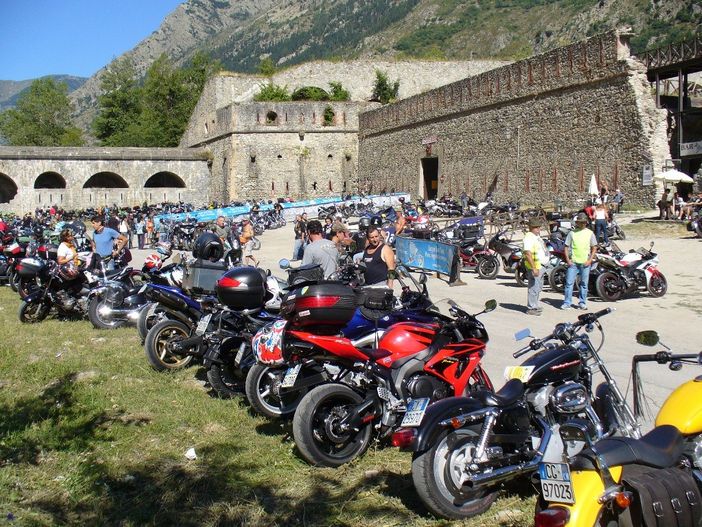 Mezzi esposti nel corso di un motoincontro