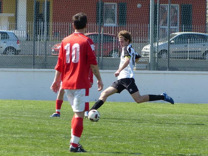 Capitan Parola in azione contro la Pro Dronero (Foto Donatella Viale)