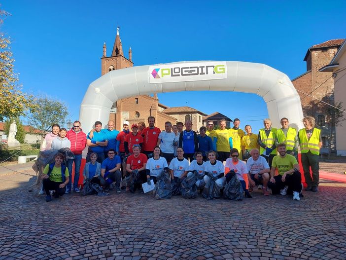 I partecipanti alla prima giornata di plogging organizzata a Murello