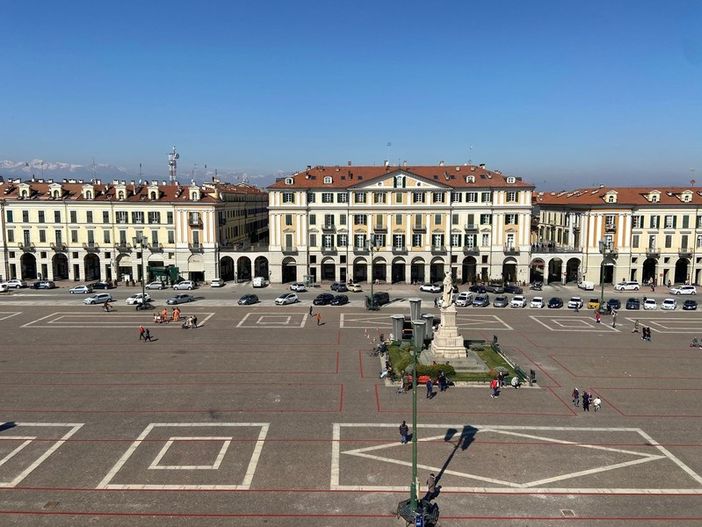 Tracciamento strisce di posizionamento del mercato a Cuneo: i lavori riprendono mercoledì