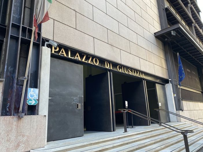 L'ingresso del palazzo di giustizia di Genova