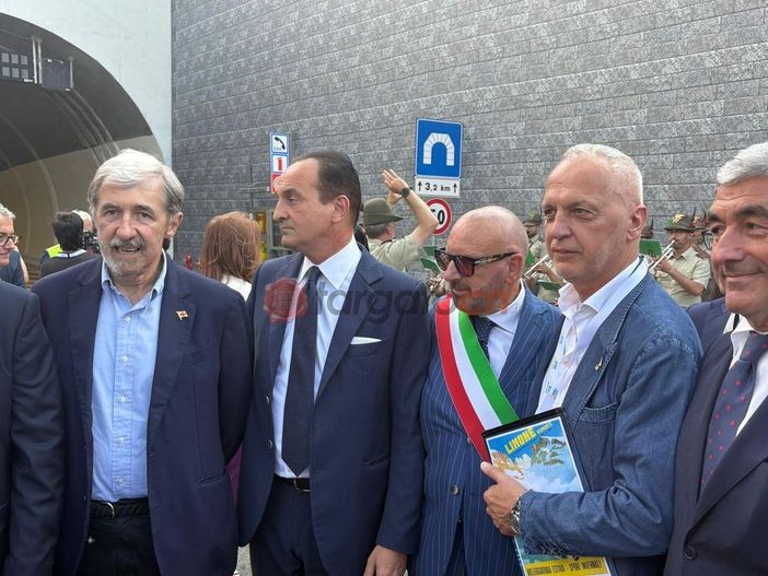 Il senatore Bergesio, secondo da destra al fianco del prefetto di Cuneo Savastano. Da sinistra il presidente della Regione Liguria Bucci, il governatore piemontese Cirio e il sindaco di Limone Piemonte Riberi