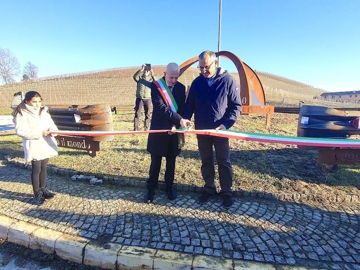 Il taglio del nastro Il taglio del nastro